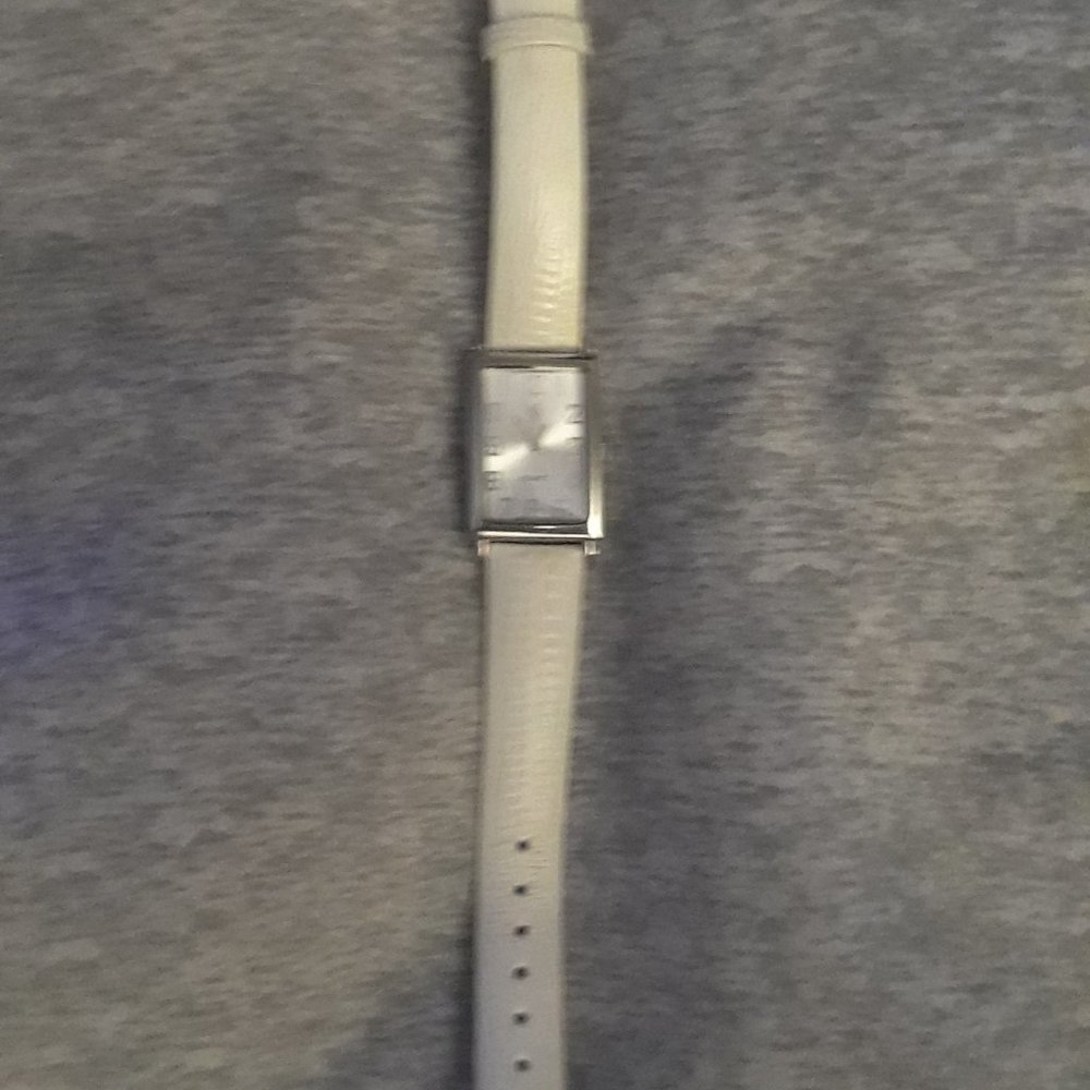 watch - Picture 2 of 4
